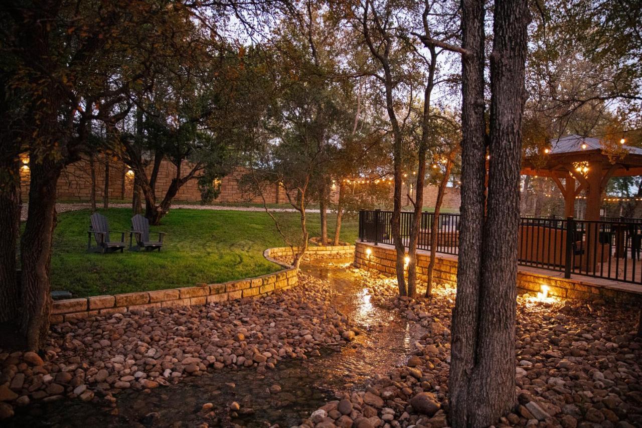 7744 Ranch Glamping Resort Austin Exterior foto